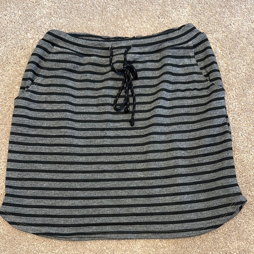 Sundry for Evereve- Striped Black and Gray Women's Skirt, size 2